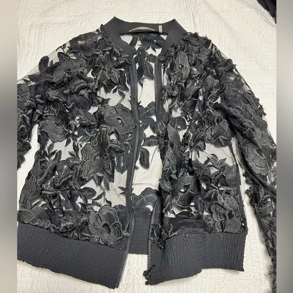 TAHARI CARDIGAN Size Small - Picture 3 of 8